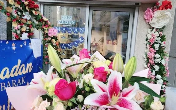 Blush petals listing image